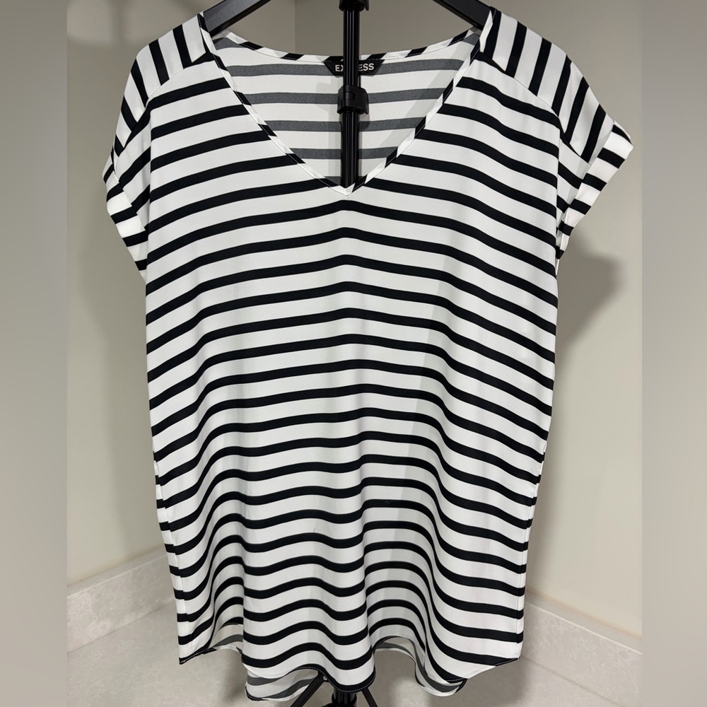 Express Monochrome Striped Short Sleeve Top